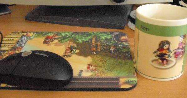 Mouse mat and mug of VV2.JPG
